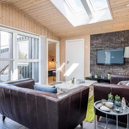 Henne Xxxii Feriehus