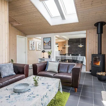 Henne Xxxii Feriehus
